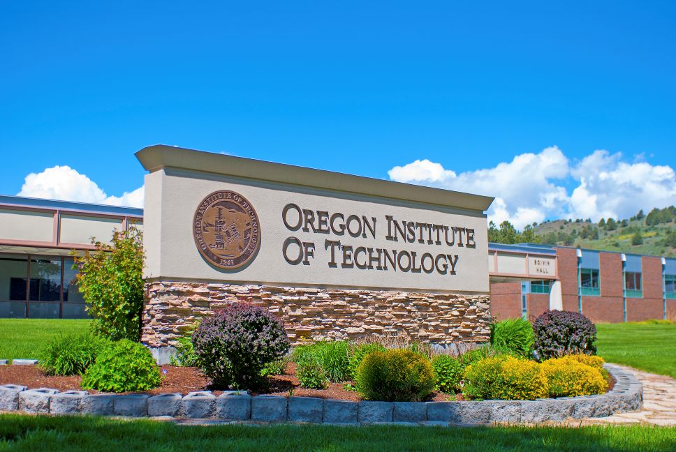 Image shows the Oregon Institute of Technology sign as you arrive at the Klamath Falls campus. 