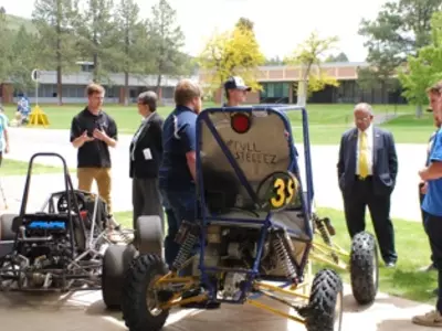 Students outside on Oregon Tech campus