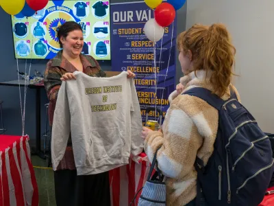 Students win swag at Portland-Metro event.