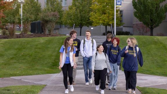Oregon Tech students on campus 3
