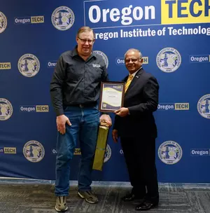 35_years_of_service_employee_james_lake_with_president_naganathan