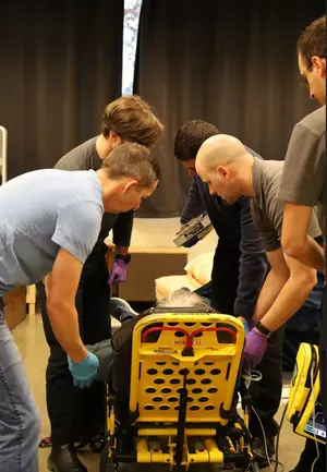 paramedic_students_in_a_simulation_lab