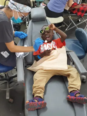 Students providing dental care in Jamaica