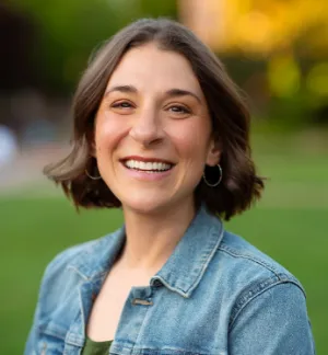 Headshot Hannah Levine