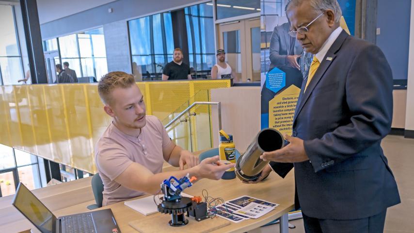 Ideafest 2022 Student and Dr Nagi